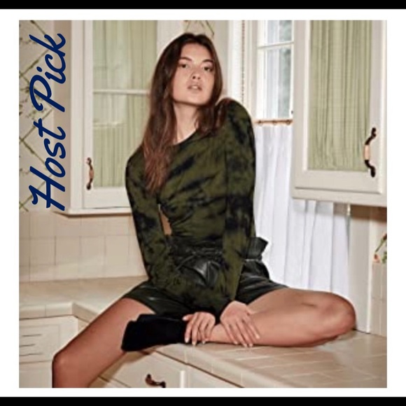 Kendall & Kylie Tops - Host Pick! KENDALL + KYLIE Marble Ruched Top in Green and Black- NWT!! 💚🖤